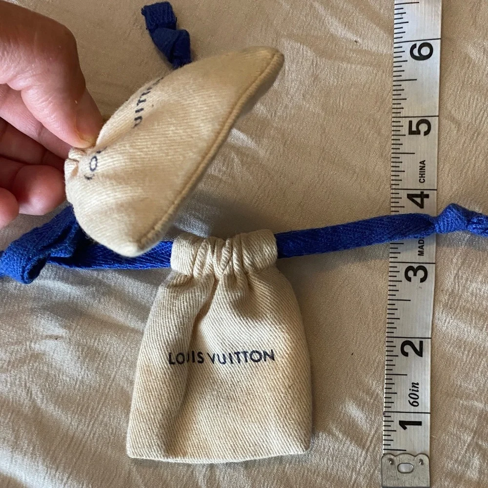 2 Louis Vuitton Cream Pouches with Blue Drawstrings - Picture 9 of 9